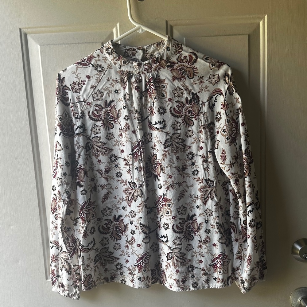 Women's  C&C California paisley, Mao collar, long  sleeves, blouse. Size S.